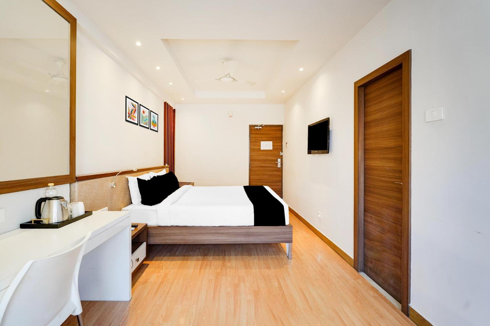 Super Townhouse Oak Kodambakkam Formerly Cine City Chennai Exterior photo
