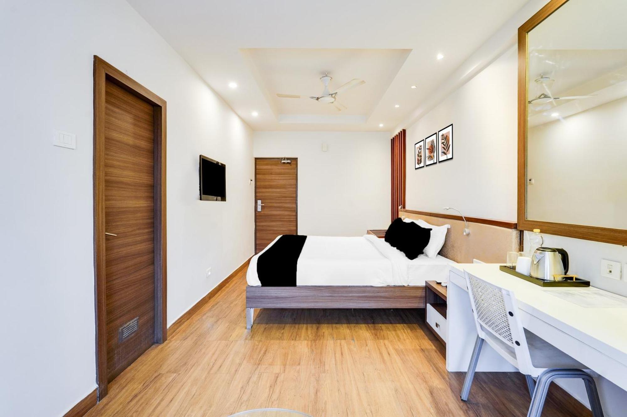 Super Townhouse Oak Kodambakkam Formerly Cine City Chennai Exterior photo